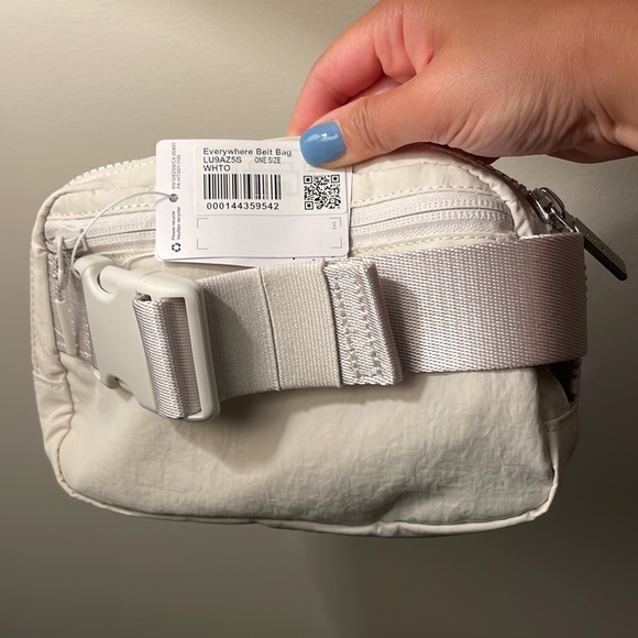 NWT Everywhere Belt Bag in White Opal [lululemon athletica] - Picture 3 of 3